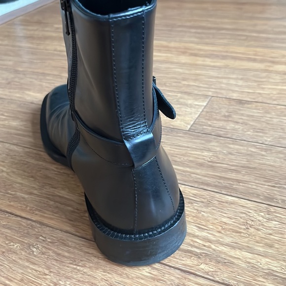 HUGO BOSS Leather boots . - Picture 4 of 10